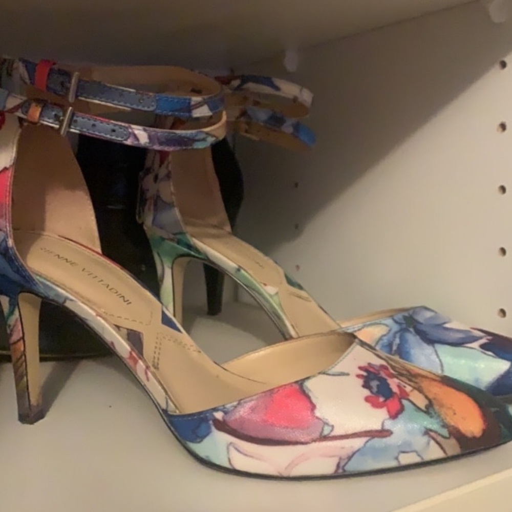 Adrienne Vittadini Size 7 1/2. Multicolored Heels.